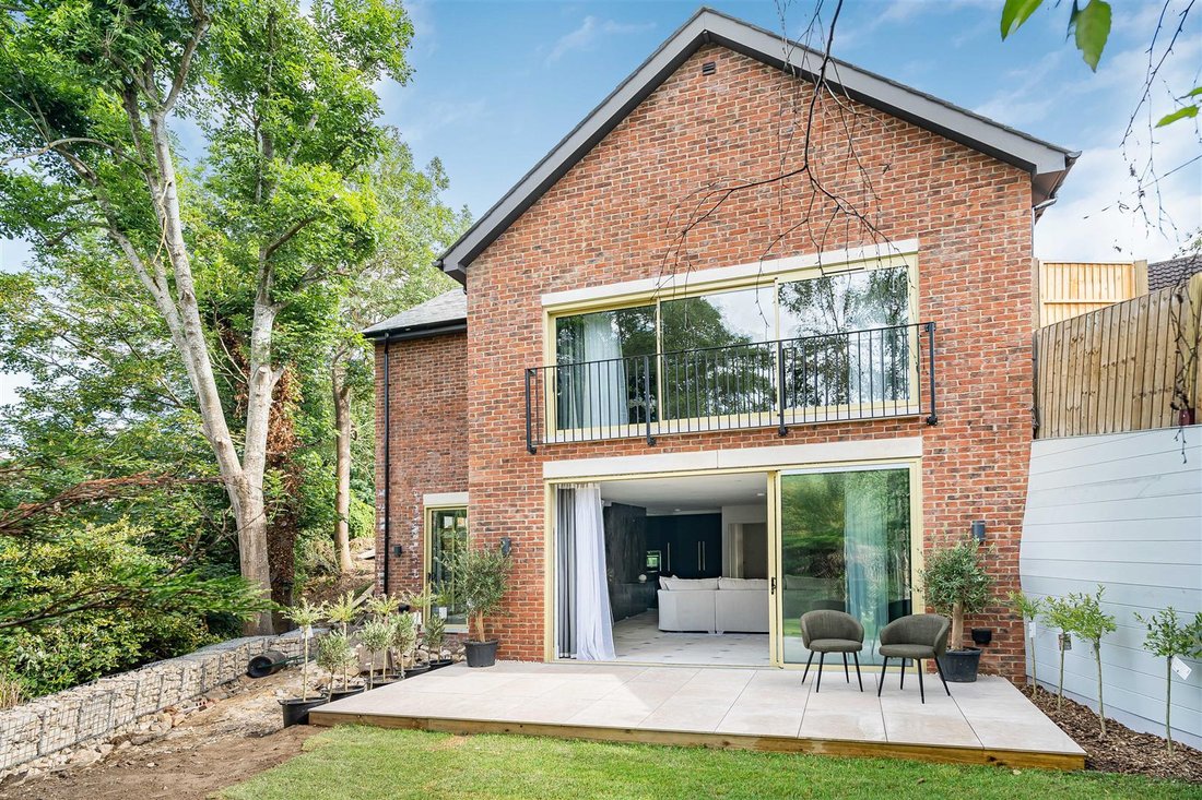 Villa in Charlton Kings, England 1 - 18420759