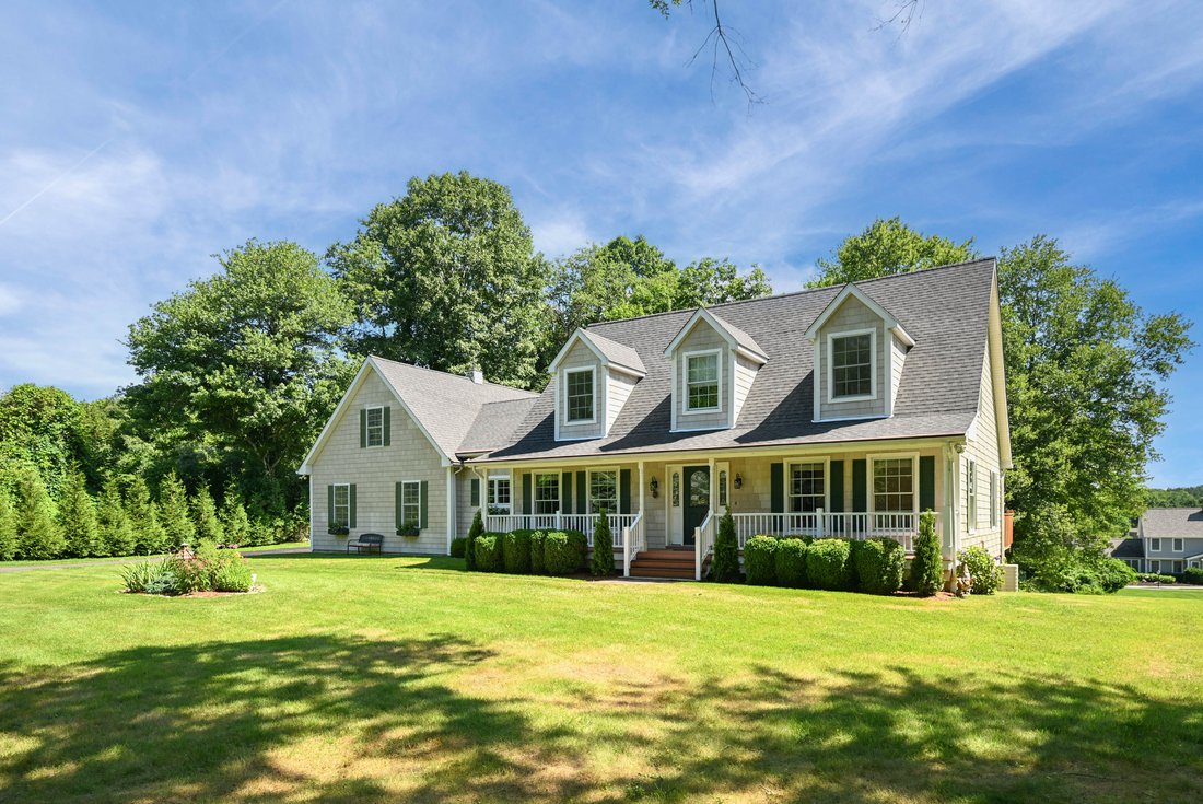 House in Newtown, Connecticut, United States 3 - 18421287