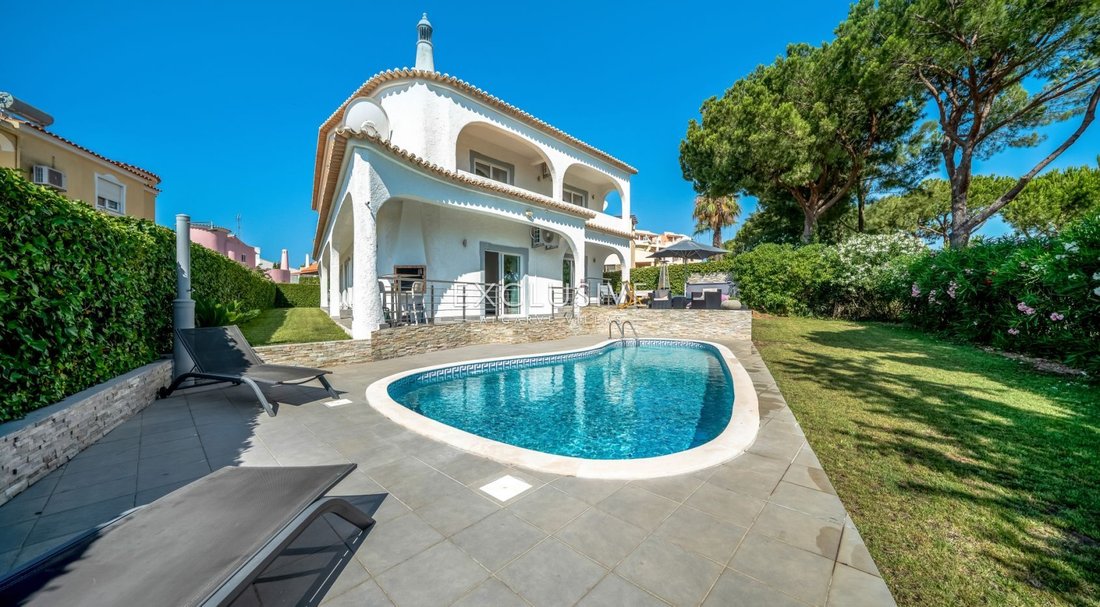 Villa in Vilamoura, Quarteira, Algarve 2 - 18421220
