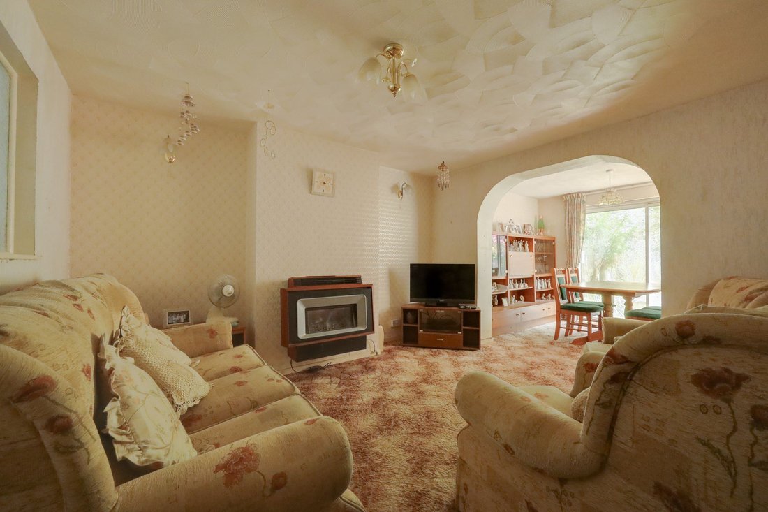 House in Burgess Hill, England 3 - 18421325