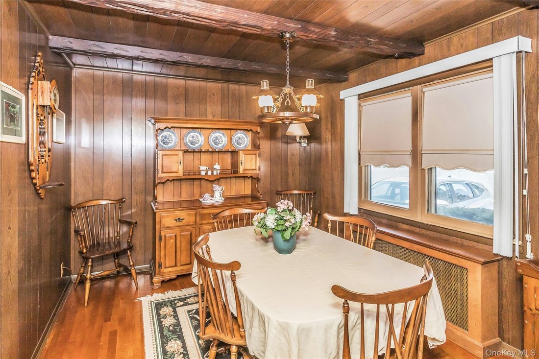 House in North Babylon, New York, United States 5 - 18423935