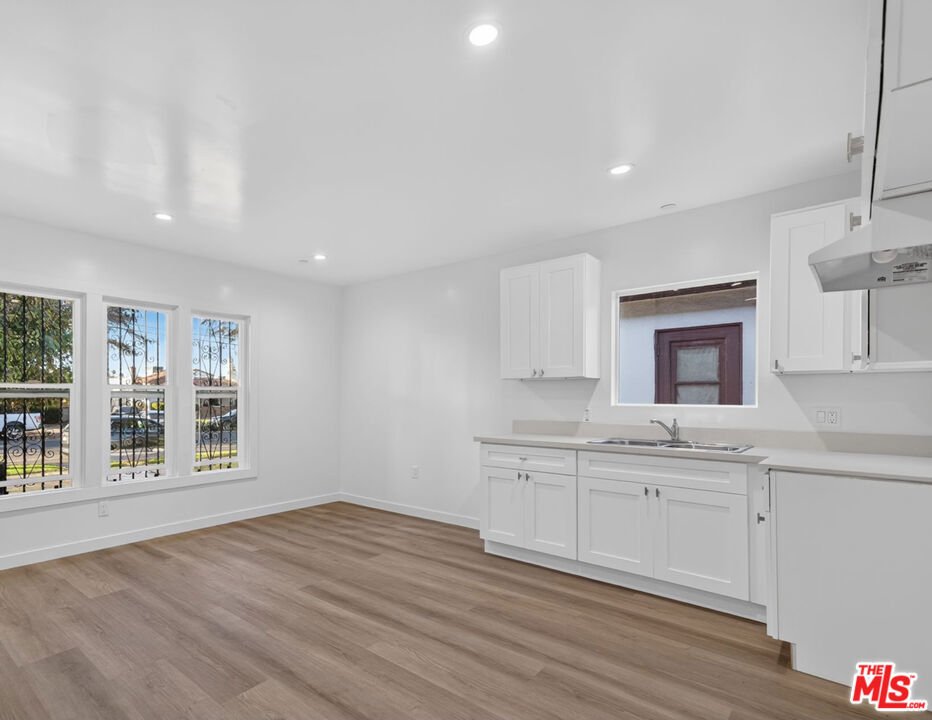 Los Angeles, California, United States 4 - 18423418