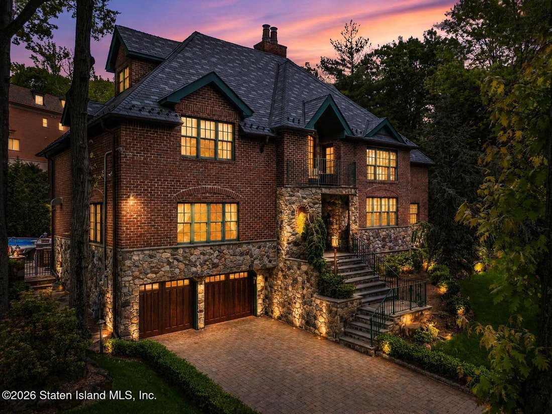 House in New York, New York, United States 2 - 17945356