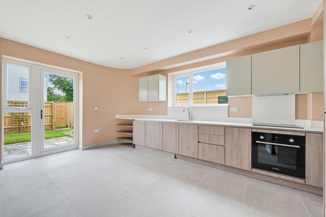 House in Hounslow, England 2 - 18422143