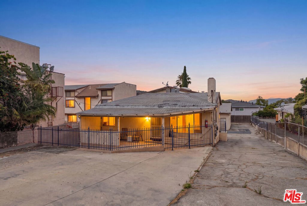 Los Angeles, California, United States 1 - 18423407