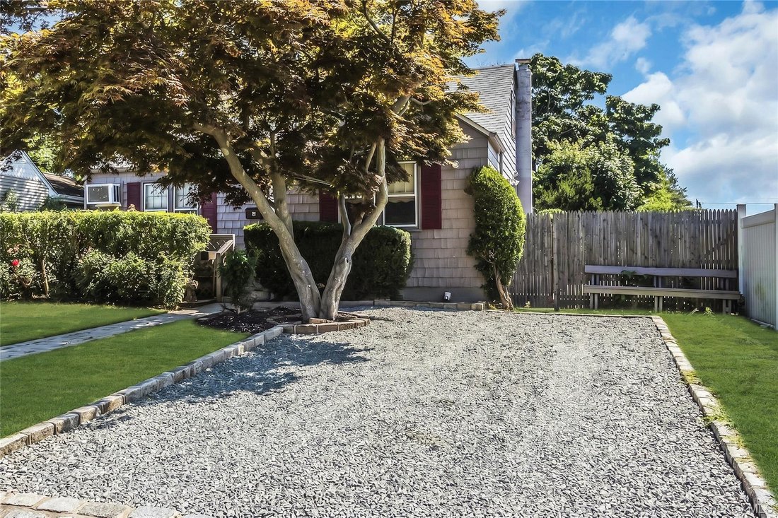 House in North Babylon, New York, United States 3 - 18423935