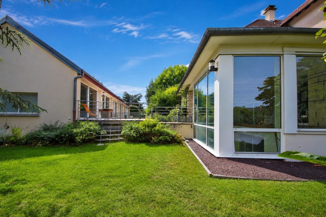 House in Sud, Chambourcy, France 4 - 18422934