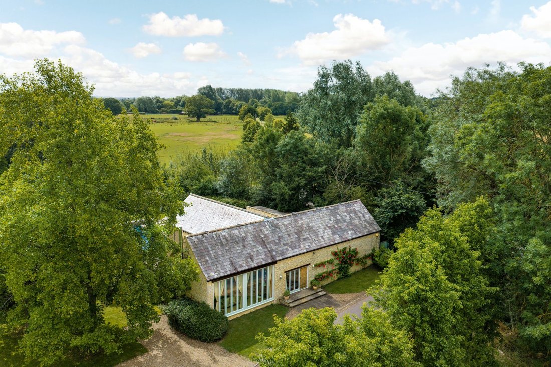 House in Stratton Audley, England 2 - 18421236