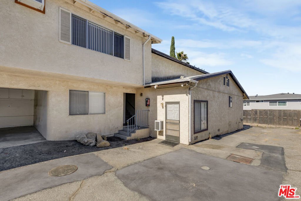 Los Angeles, California, United States 3 - 18423407