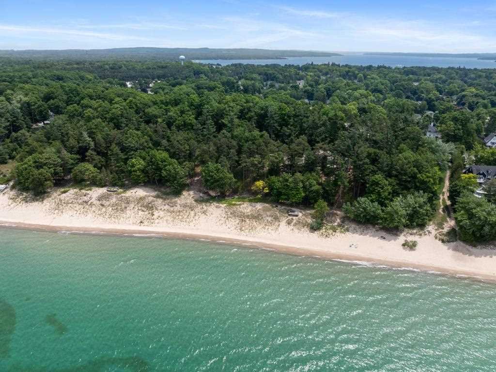 House in Charlevoix, Michigan, United States 2 - 18421174
