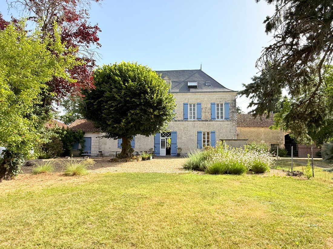 Villa in Aubeterre-sur-Dronne, Nouvelle-Aquitaine, France 2 - 18421593