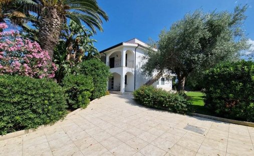 Villa in Fontane Bianche, Sicily, Italy 1