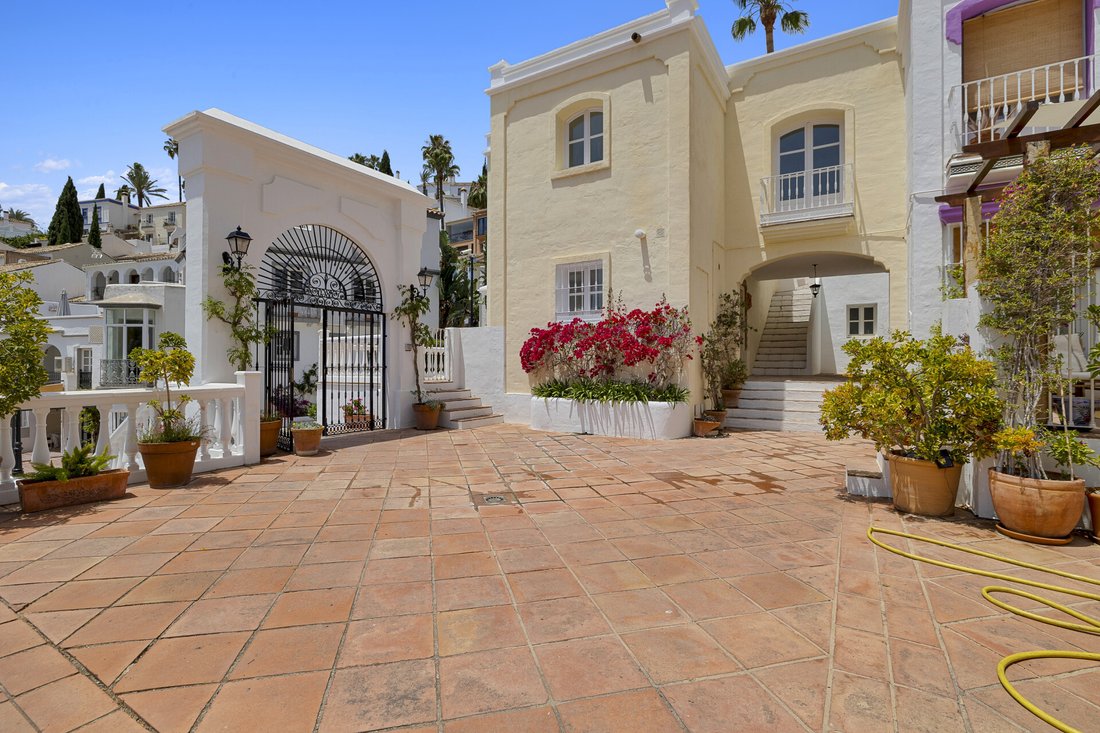 Townhouse in Benahavis, Andalusia, Spain 4 - 18420906