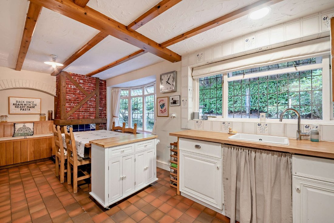 House in The Sands, Guildford, England 2 - 18421047