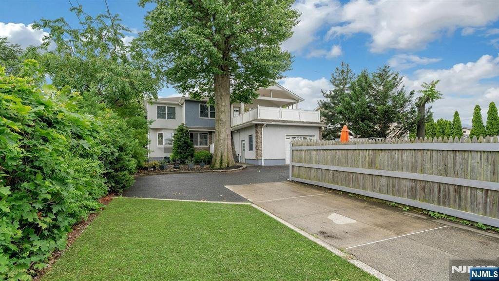 North Arlington, New Jersey, United States 1 - 18421751