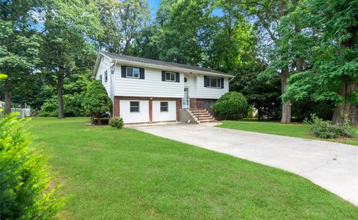 House in Centereach, New York, United States 1