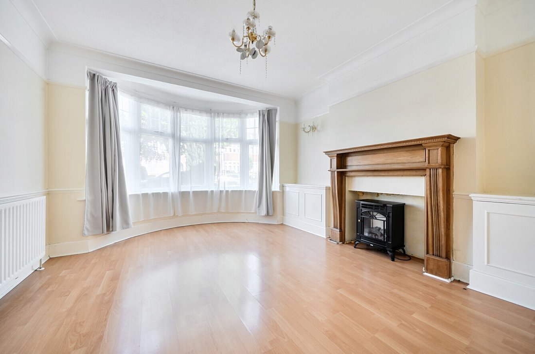 House in Barnet, England 2 - 18420757