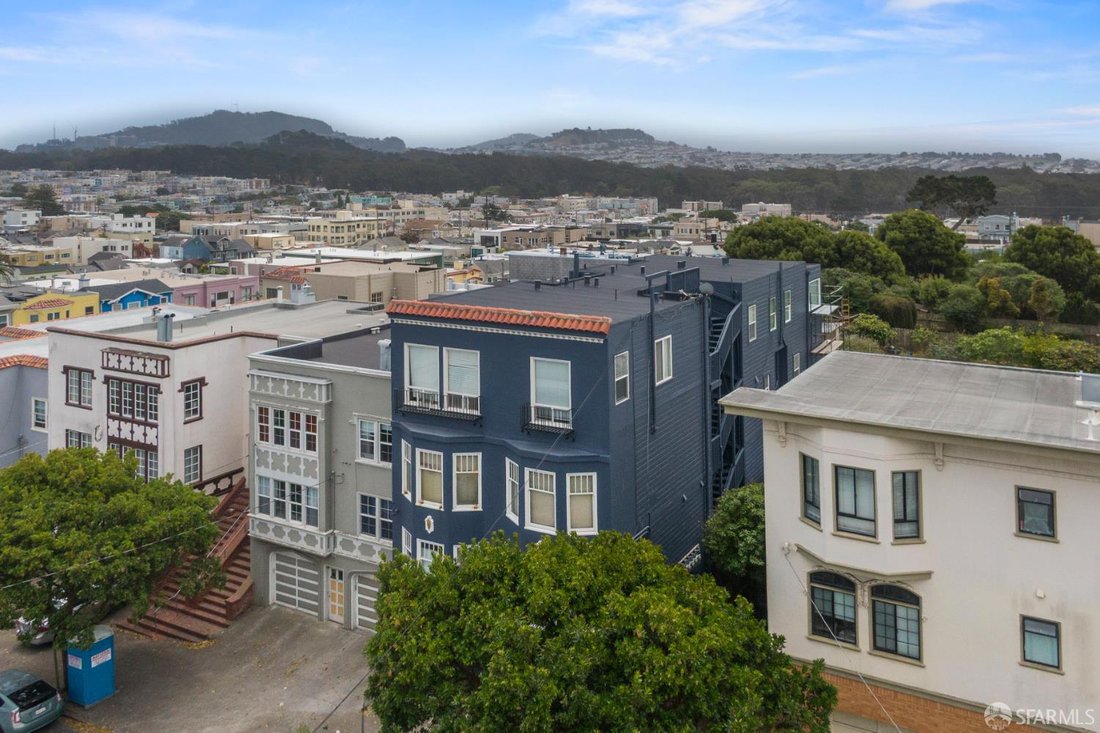 San Francisco, California, United States 3 - 18422712