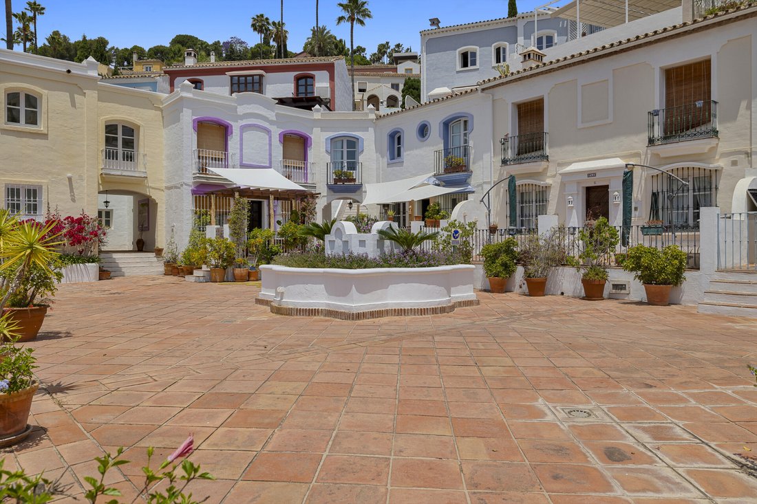 Townhouse in Benahavis, Andalusia, Spain 5 - 18420906