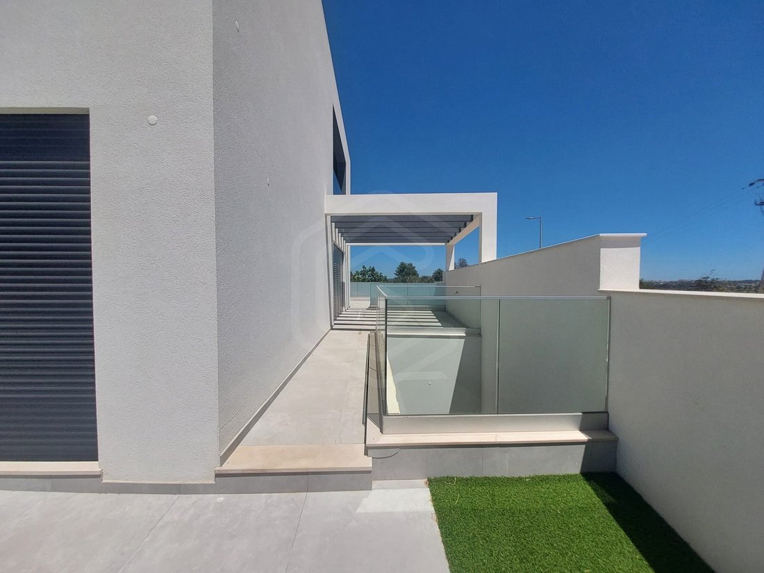 House in Mexilhoeira Grande, Algarve, Portugal 2 - 18424161