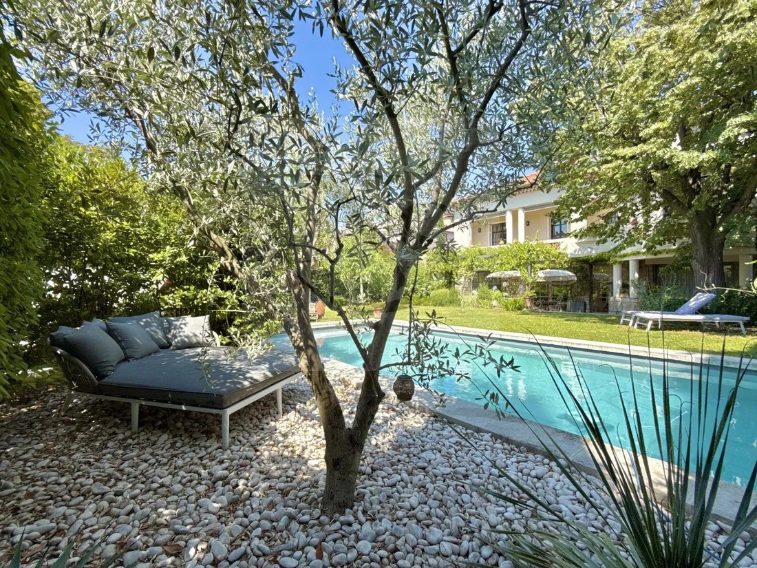 Townhouse in Mazarin-Opéra-Bellegarde-Mairie, Aix-en-Provence, France 4 - 18424064