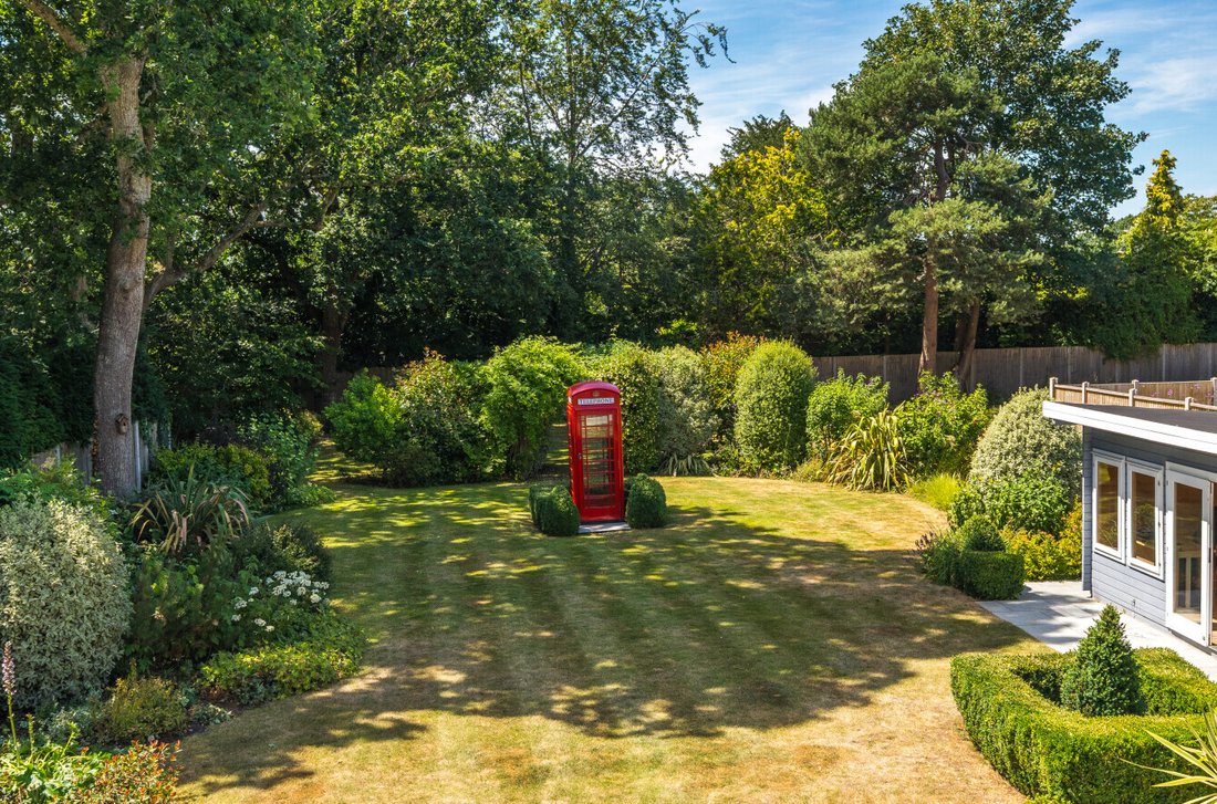 House in Highcliffe, England 3 - 18422211