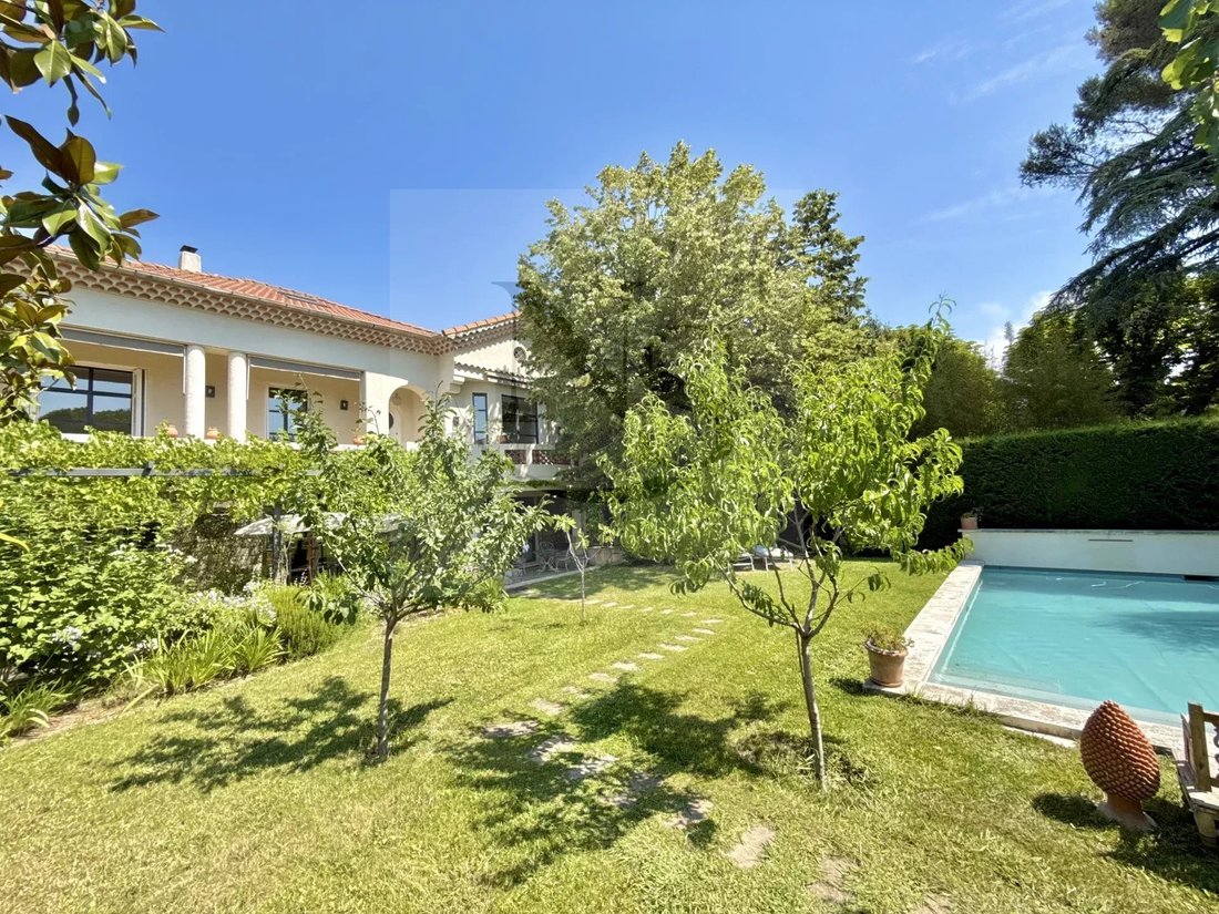 Townhouse in Mazarin-Opéra-Bellegarde-Mairie, Aix-en-Provence, France 1 - 18424064