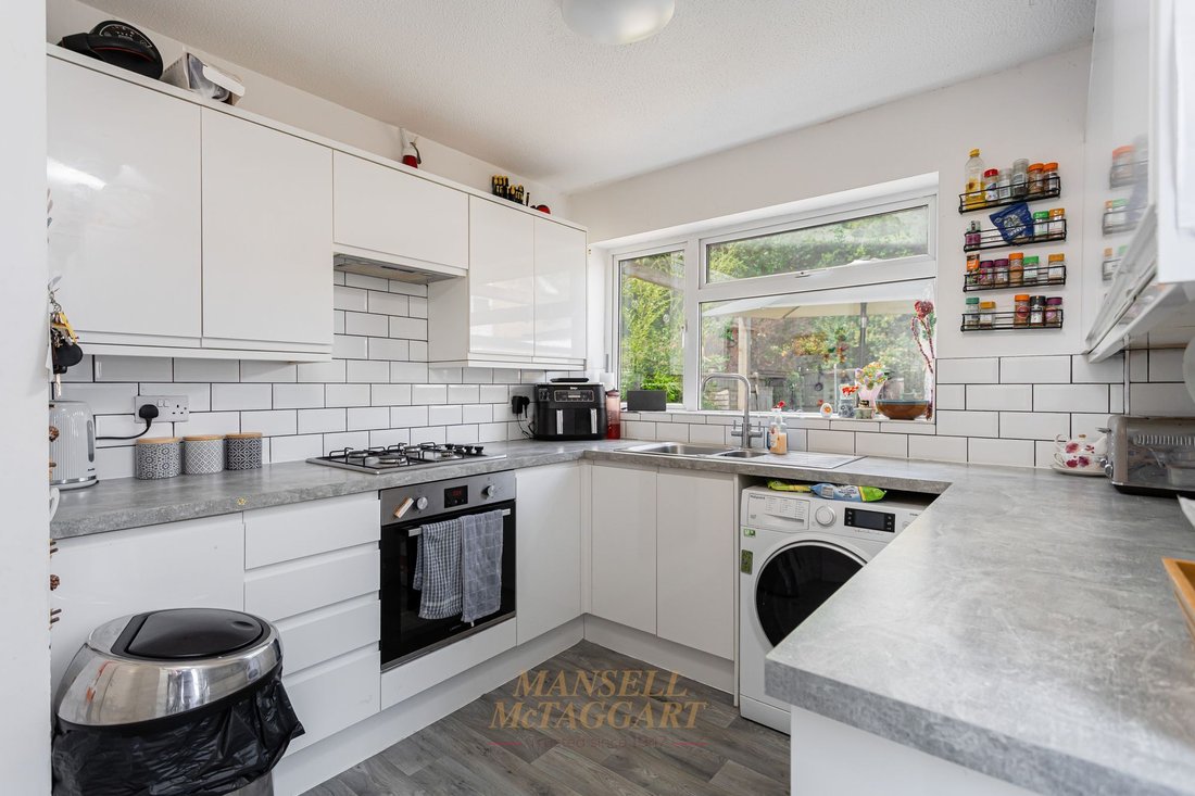House in Horley, England 2 - 18421352