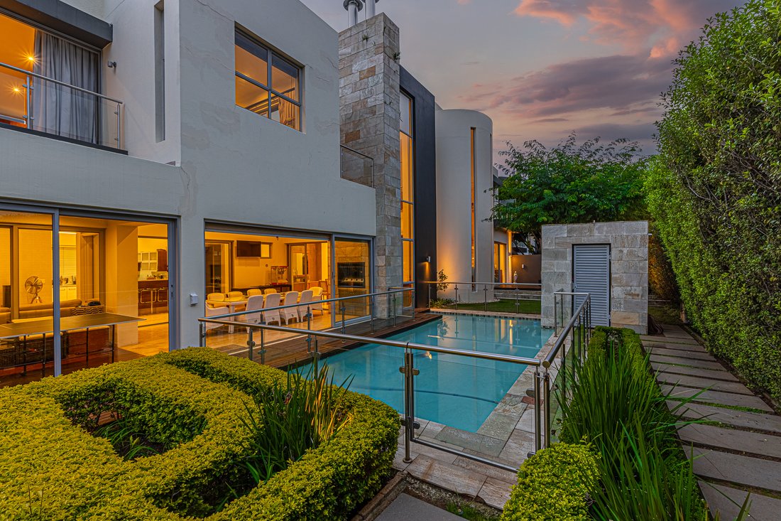 House in Sandhurst, Gauteng, South Africa 5 - 18424743