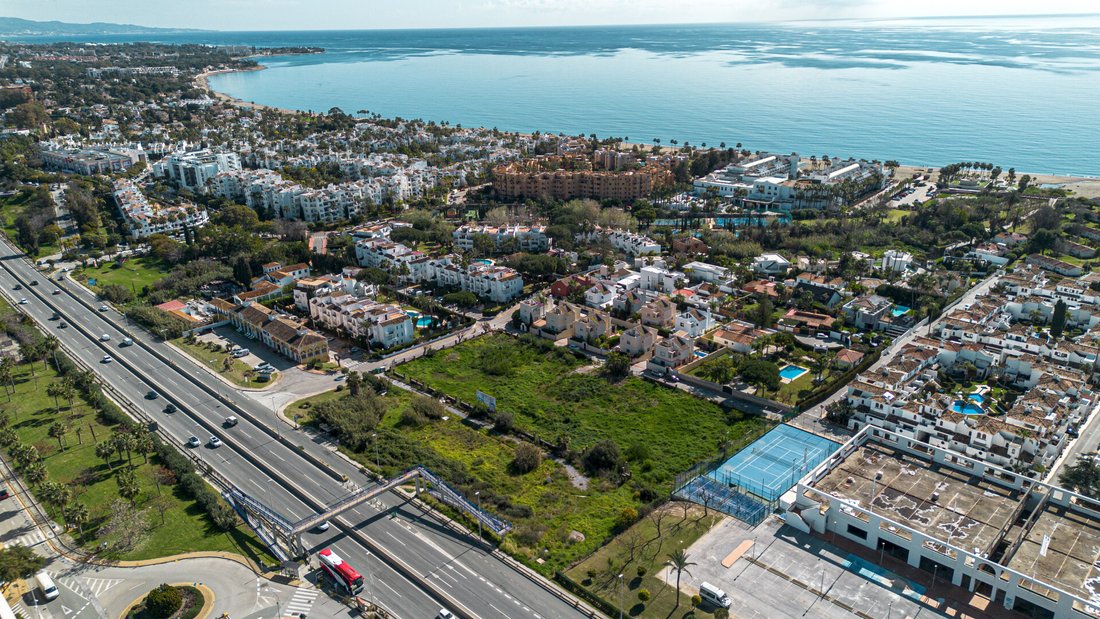 Land in Cancelada, Estepona, Andalusia 2 - 18422374