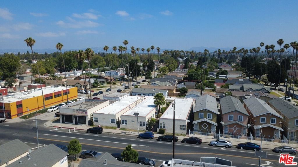 Los Angeles, California, United States 2 - 18423420