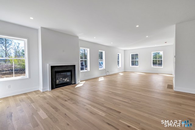 House in Monroe, Connecticut, United States 4 - 18422104