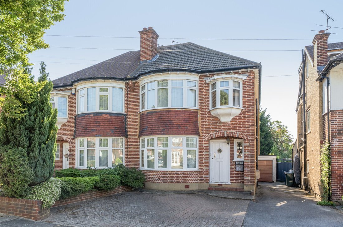 House in Barnet, England 1 - 18420757