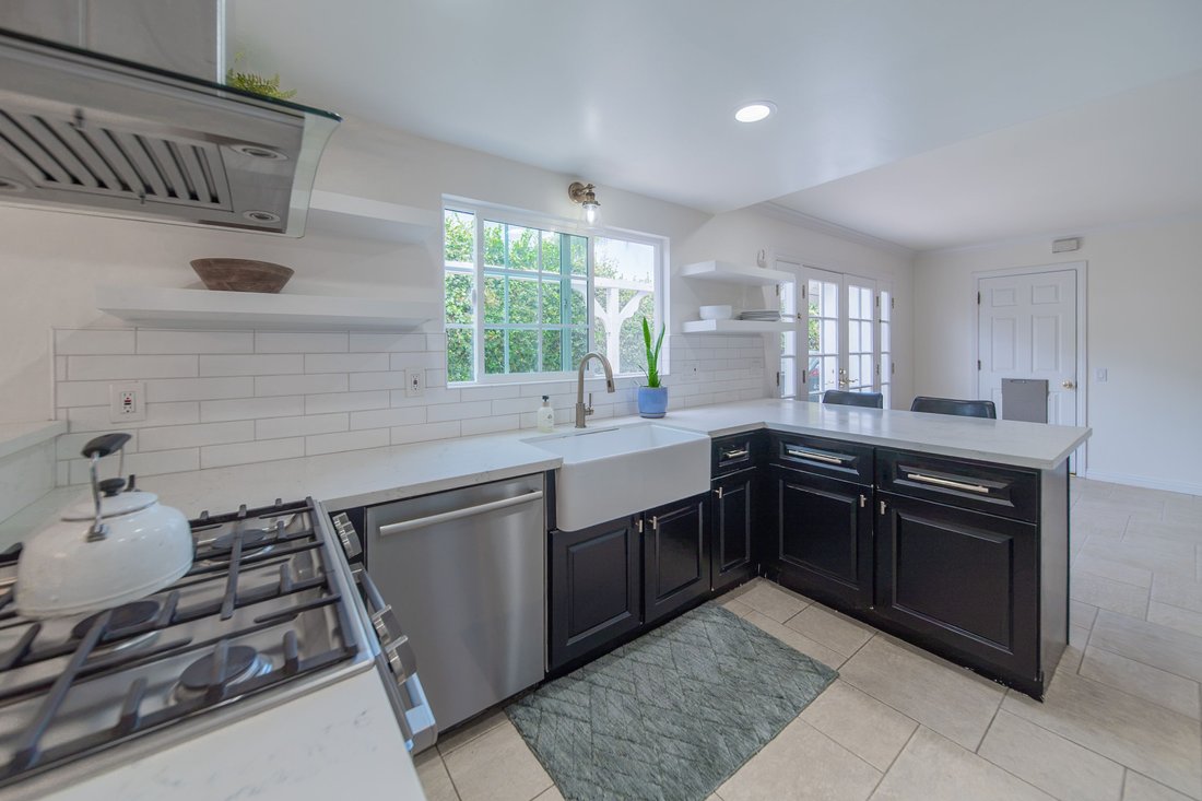 House in Oak Park, California, United States 3 - 18422023