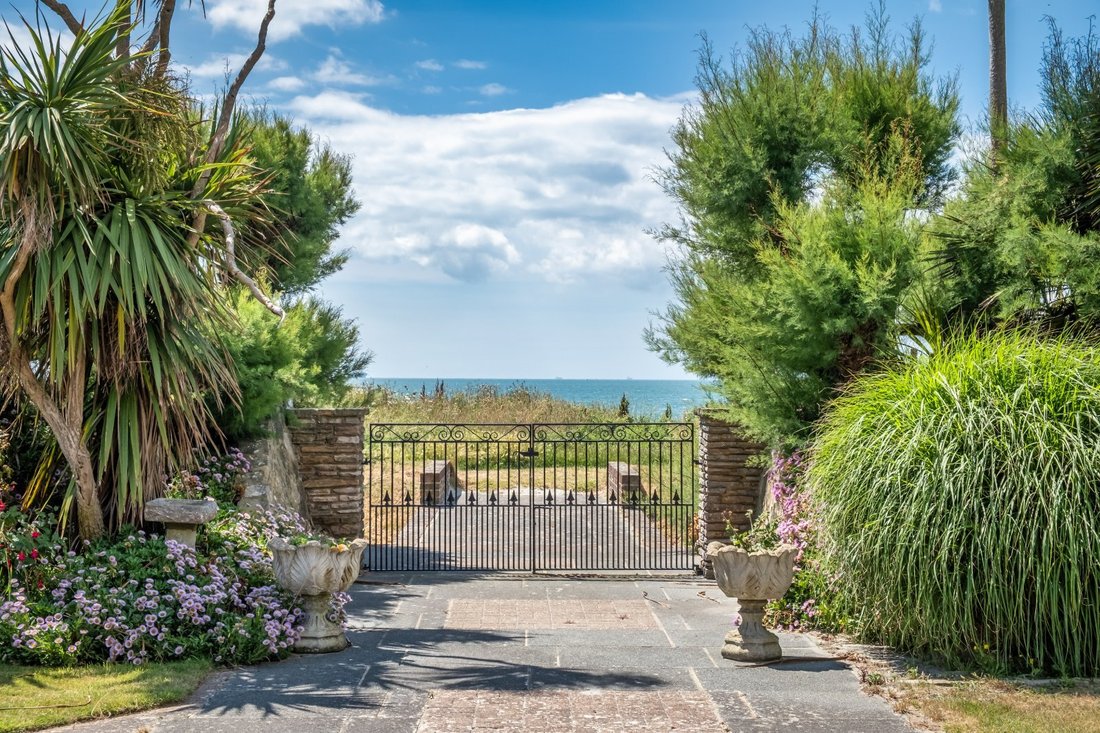 House in West Wittering, England 4 - 18421223