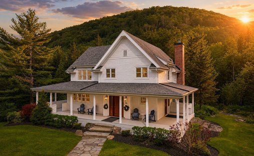 House in Bromont, Quebec, Canada 1