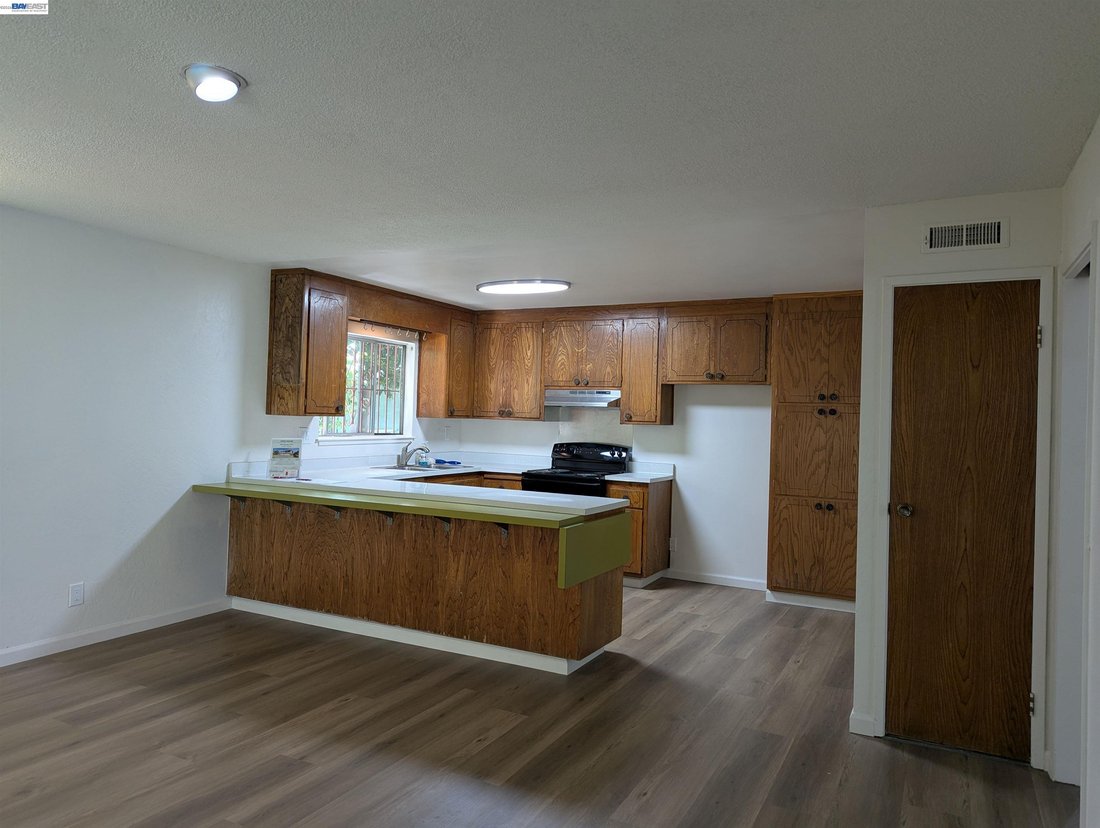 Oakland, California, United States 3 - 17366839