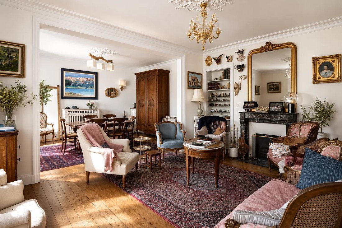 Apartment in Notre Dame, Versailles, France 3 - 18363940