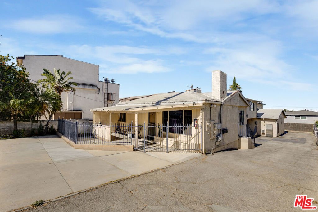 Los Angeles, California, United States 2 - 18423407