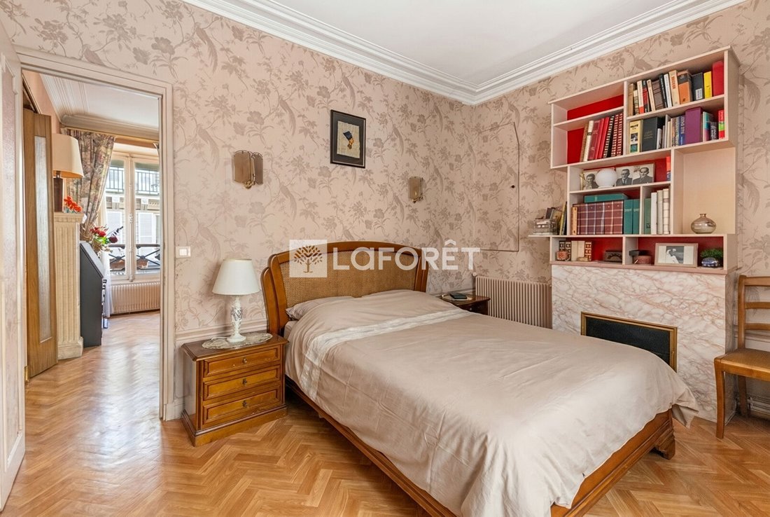 Apartment in La Fourche-Guy Môquet, Paris 17e Arrondissement, Paris 5 - 18421615