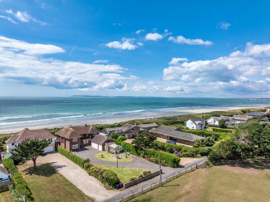 House in West Wittering, England 2 - 18421223