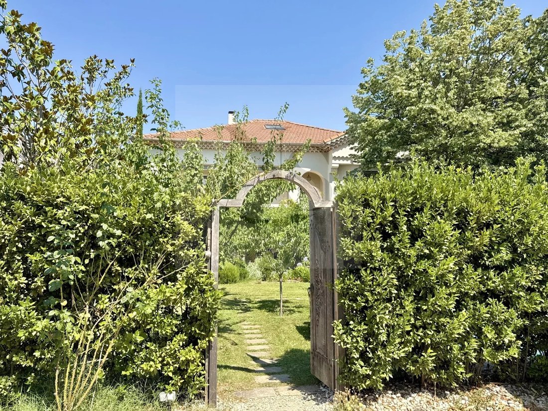 Townhouse in Mazarin-Opéra-Bellegarde-Mairie, Aix-en-Provence, France 3 - 18424064