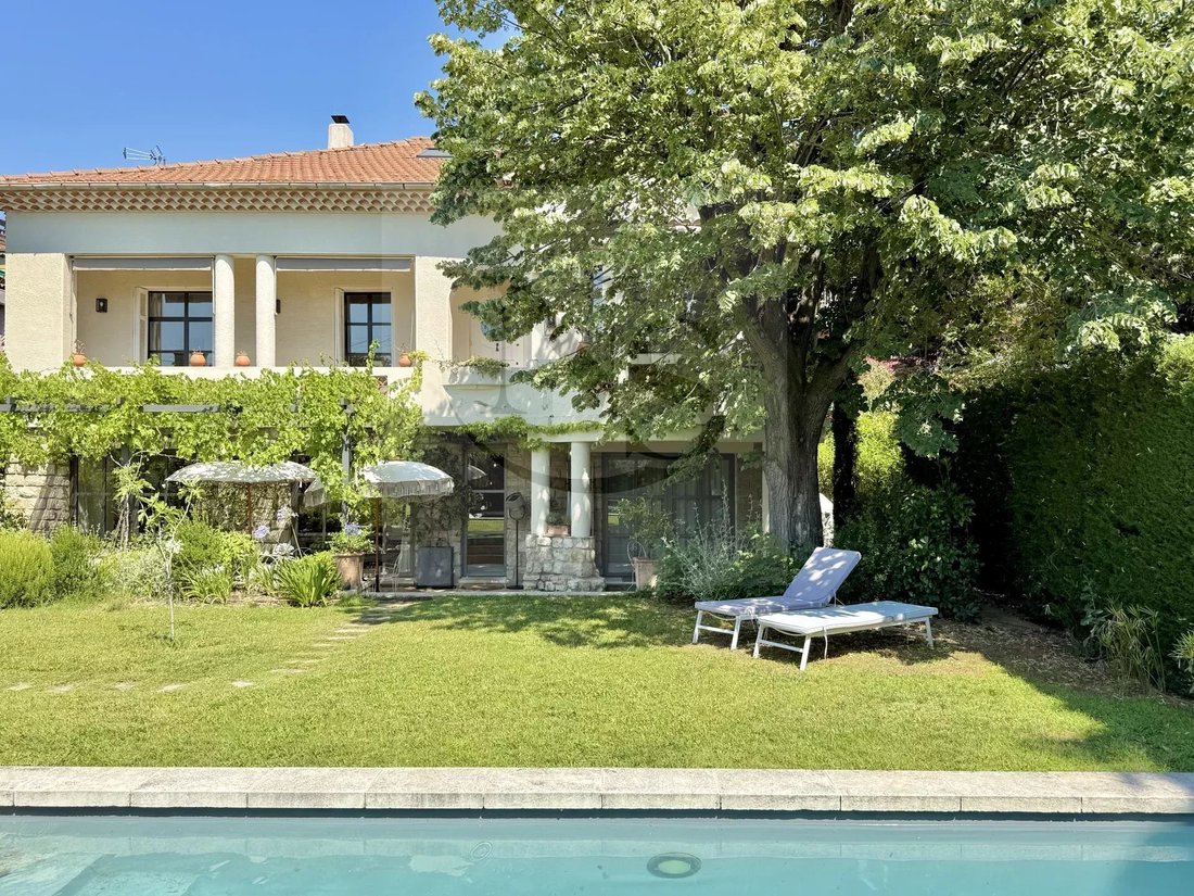Townhouse in Mazarin-Opéra-Bellegarde-Mairie, Aix-en-Provence, France 2 - 18424064