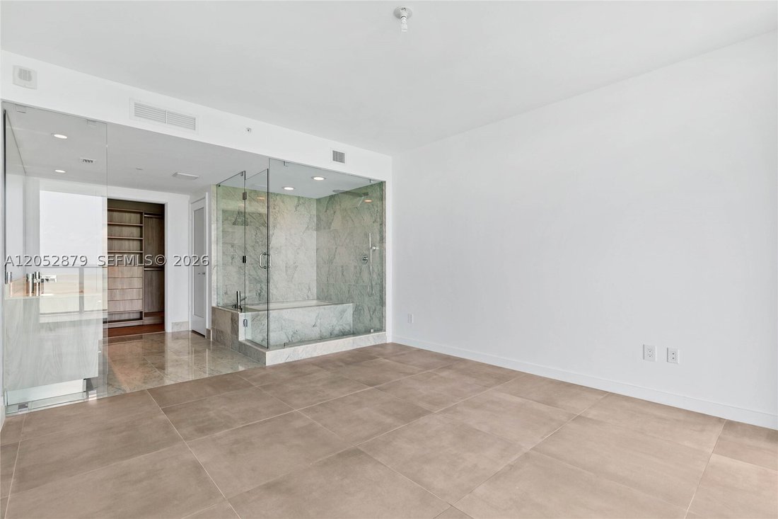 Condo in Miami, Florida, United States 5 - 18423077