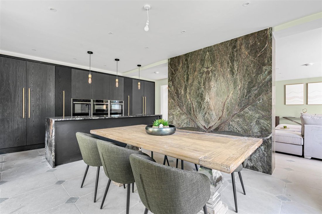 Villa in Charlton Kings, England 3 - 18420759