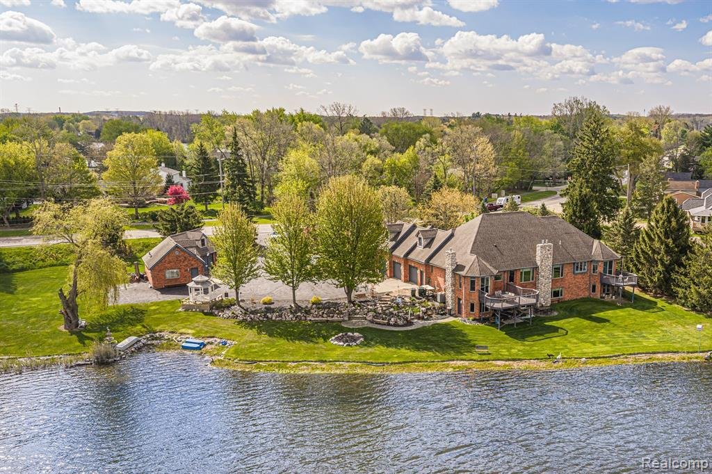 House in Orion charter Township, Michigan, United States 1 - 18332623