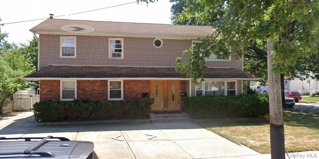 Elmont, New York, United States 1 - 18423933
