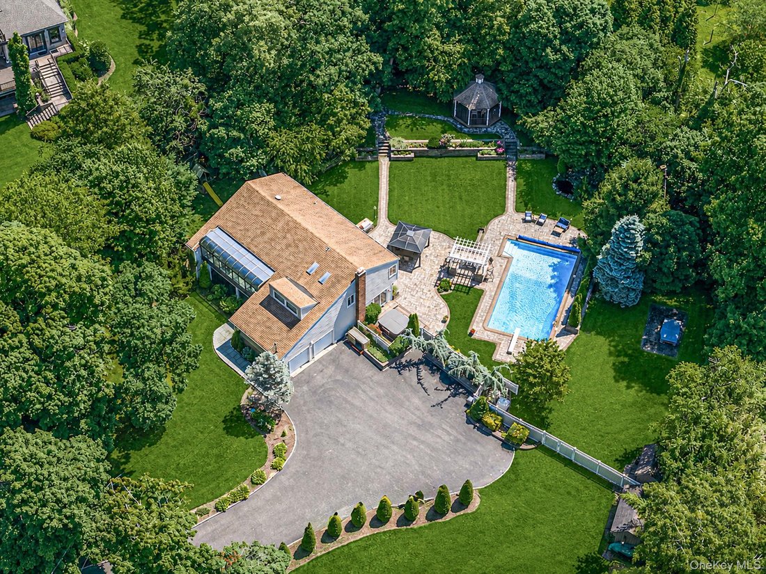 House in Huntington Station, New York, United States 1 - 18422628