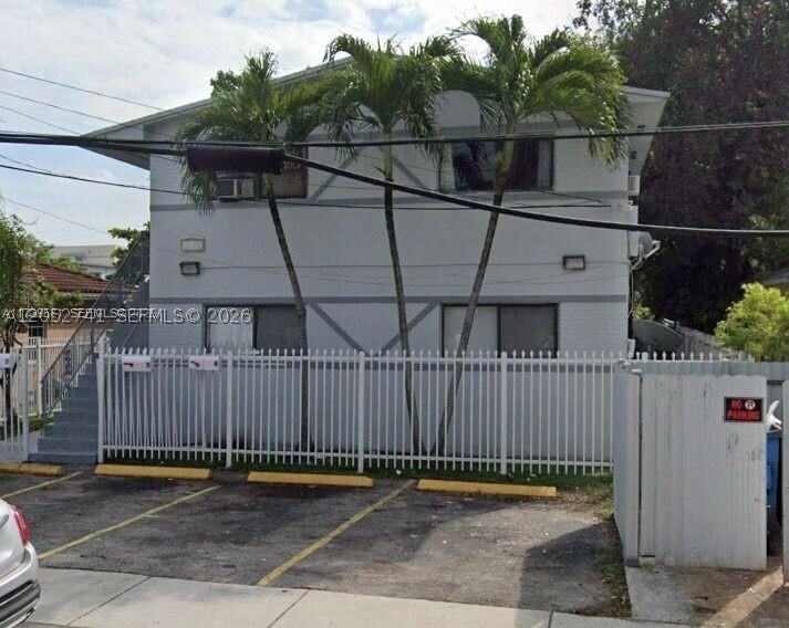 Miami, Florida, United States 1 - 18423046