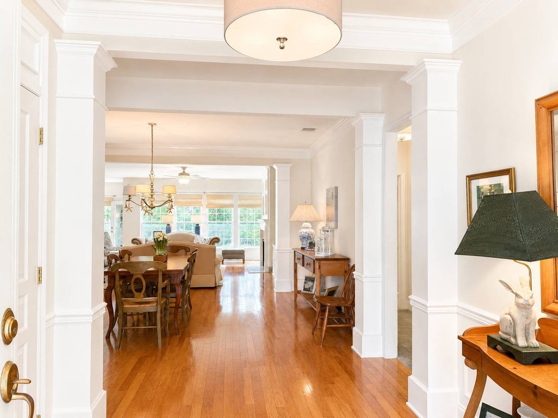 Condo in Westhampton, New York, United States 5 - 18423036